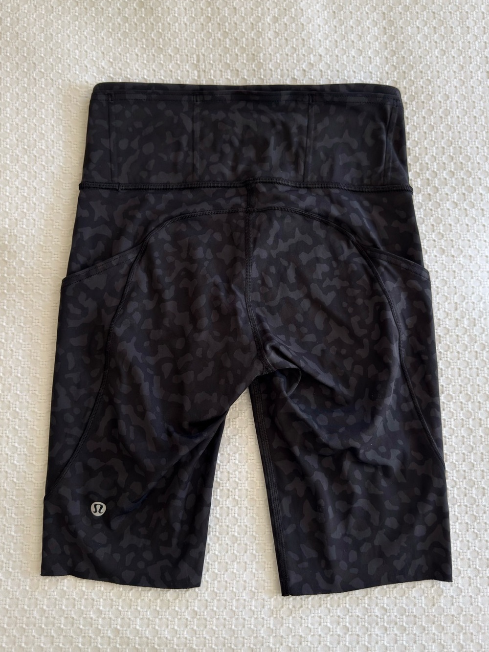 Lululemon Fast and Free Short 10” Leopard-Print High-Rise Bike Shorts Size 4 - Picture 7 of 8